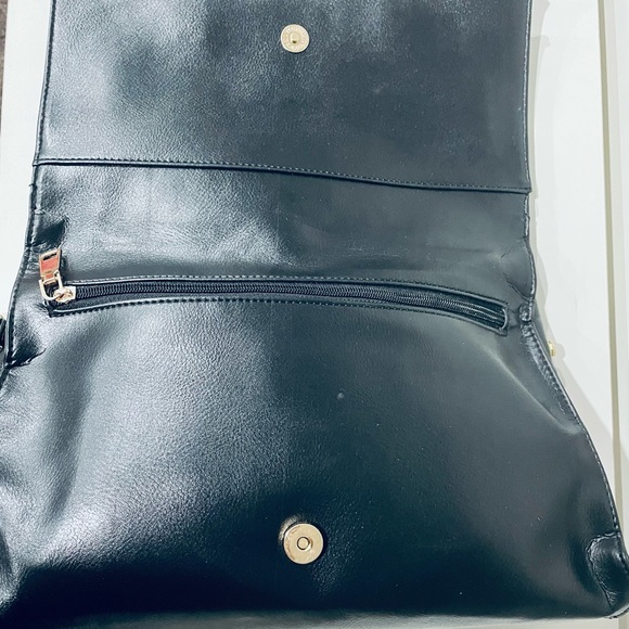 CORELLI | Black cute clutch with gold detail and long leather removable strap - Picture 8 of 8